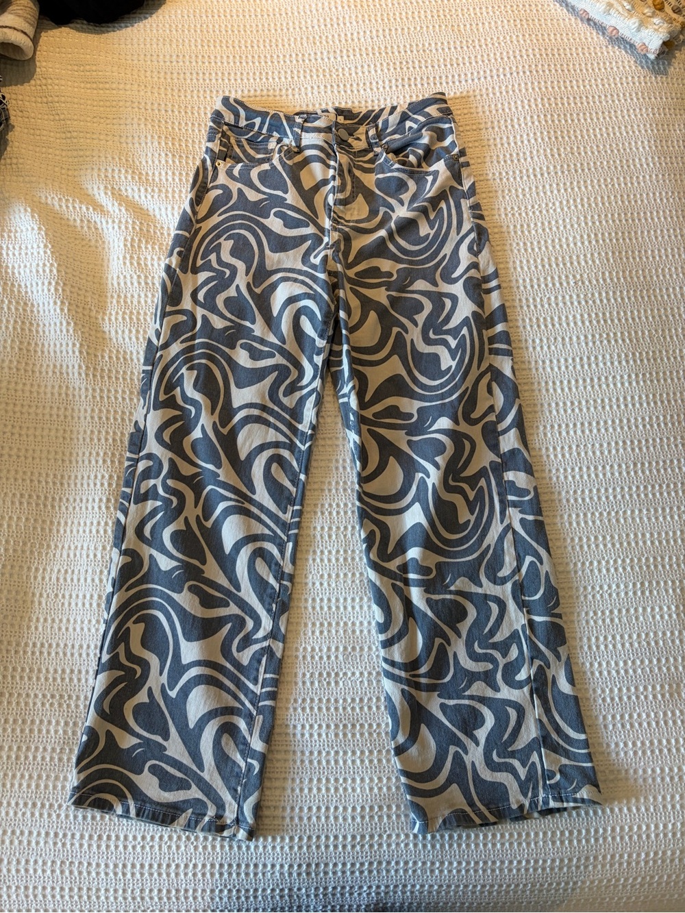 Rue21 Gray and Cream Swirl Wide-Leg Jeans